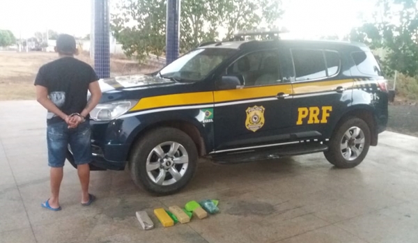 FIM DE SEMANA - Passageiro é preso com 4,5 kg de maconha dentro da bagagem