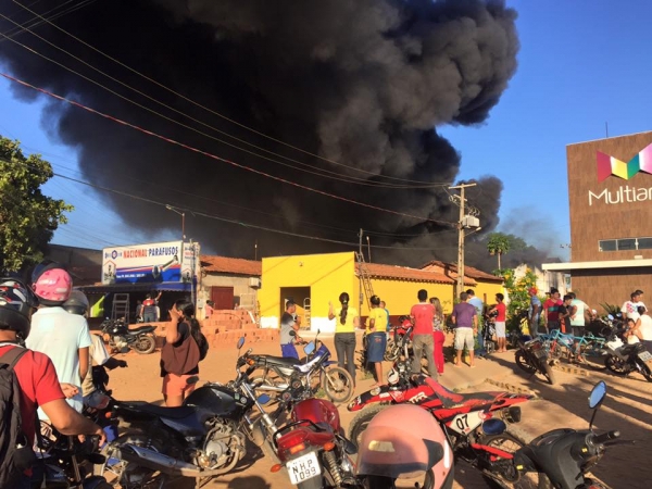 Incêndio de grandes proporções assusta moradores de Balsas