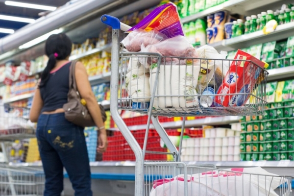Feijão, manteiga e leite ficam mais caros e elevam o valor da cesta básica