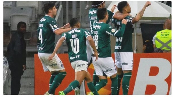 Desfalcado, Palmeiras vence, amplia vantagem na ponta e aumenta jejum do Atlético-MG