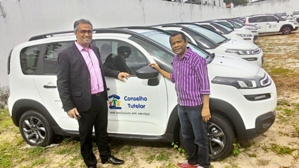 Pref. Lúcio Flávio consegue veículo 0km para o Conselho Tutelar de Itinga