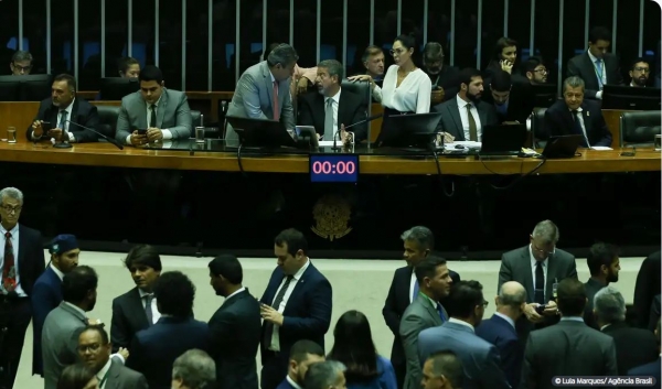 CÂMARA APROVA FIM DA SAIDINHA DE PRESOS; PROJETO VAI À SANÇÃO