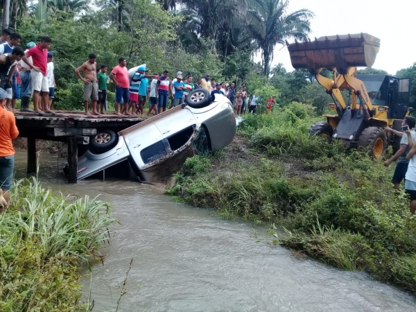 MARANHÃO - Caminhonete cai em rio e ocupantes morrem afogados
