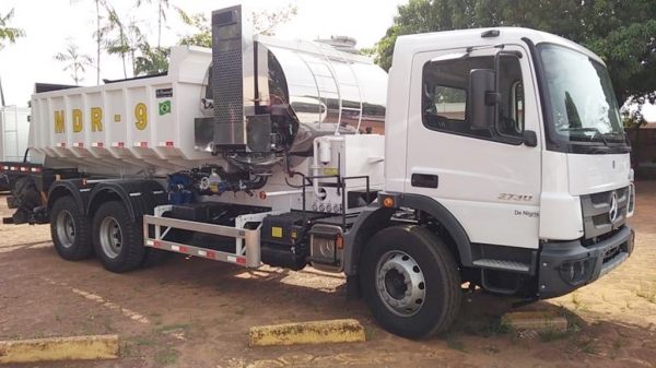 Máquinas asfálticas compradas pela prefeitura de Açailândia com emenda do Senador Roberto Rocha, começam a chegar em Açailândia