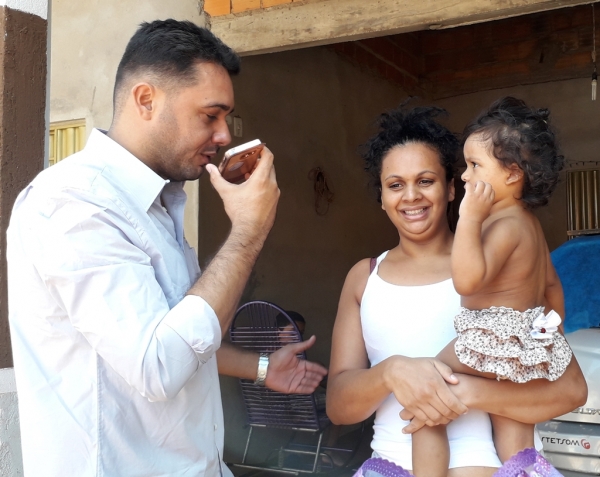 PROMOÇÃO – RÁDIO AÇAÍ FM SORRISO REALIZOU A ENTREGA DA SMART TV 32 POLEGADAS PARA UMA OUVINTE SORTEADA