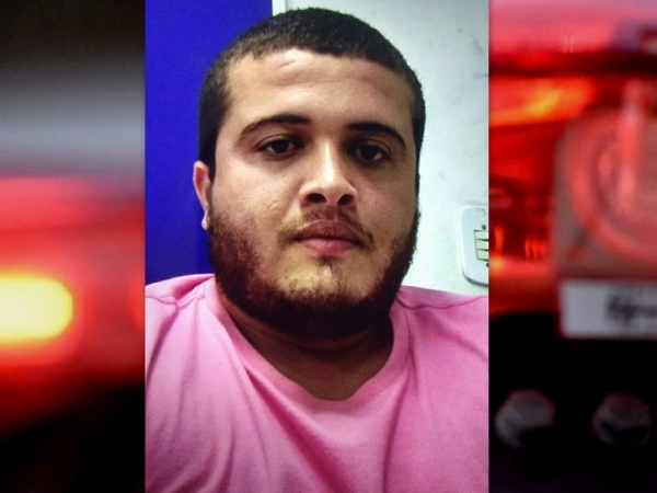 AÇAILÂNDIA - Polícia prende vendedor de diplomas escolares falsos realizando a venda em plena luz do dia, em Açailândia