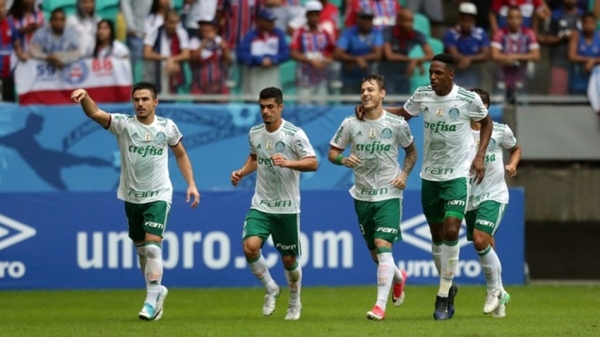 Em jogo com seis gols, Palmeiras bate o Bahia e chega à primeira vitória como visitante