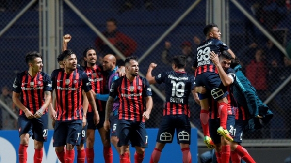 Flamengo leva virada do San Lorenzo no fim e está eliminado da Libertadores
