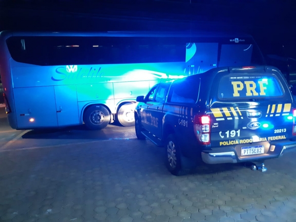 PRF prende passageiro de ônibus na BR 010 - Imperatriz/MA