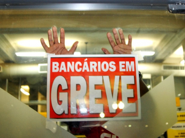 Bancários rejeitam proposta da Fenaban e decidem manter greve