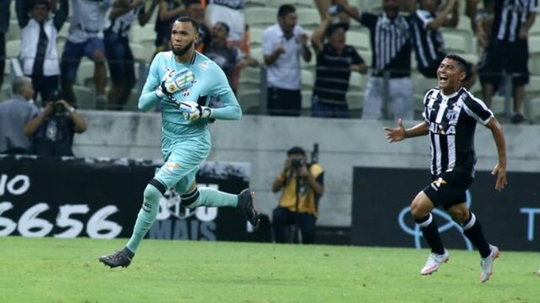 Com gol de goleiro, Ceará vence mais uma e deixa Corinthians em crise; Loss deixa o cargo