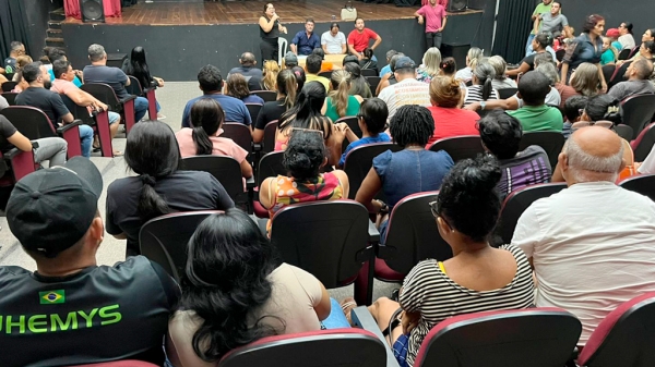 REUNIÃO COM AMBULANTES DEFINE REGRAS PARA VENDA DE ALIMENTOS E BEBIDAS NO CORREDOR DA FOLIA