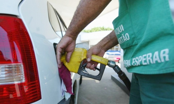 Petrobras reduz preço da gasolina em 1,4% e sobe o diesel em 0,7%