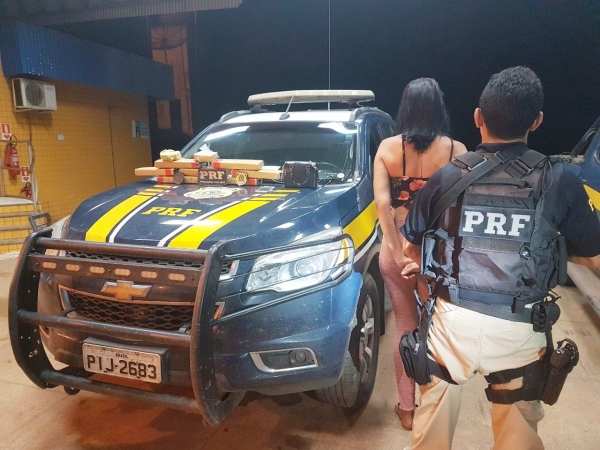 AÇAILÂNDIA - Polícia Rodoviária Federal prende passageira transportando maconha e crack em ônibus na BR 222