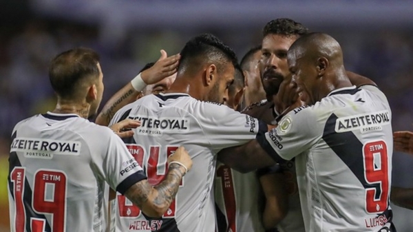 Vasco faz três gols pela 1ª vez no Brasileirão 2019 e derrota o CSA fora de casa