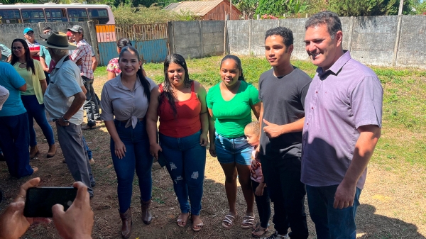 PREFEITO DE AÇAILÂNDIA DR. BENJAMIM VISITA O POVOADO SANTA HELENA NA ZONA RURAL DO MUNICÍPIO