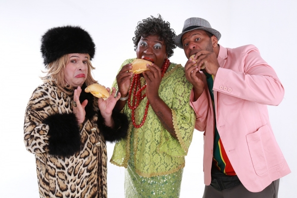 Assaltantes invadiram camarim do grupo teatral “Pão com Ovo”