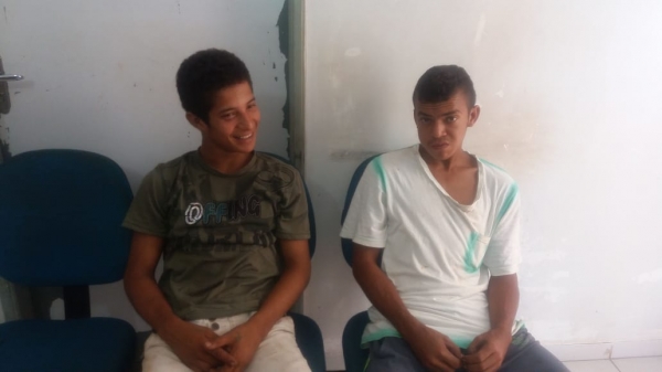 AÇAILÂNDIA URGENTE – Após serem presos por furto em escola, acusados riem