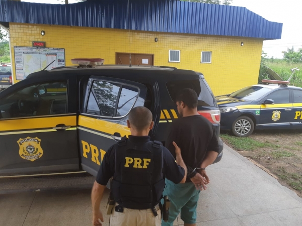 PRF prende homem acusado de envolvimento na morte de Policial Militar