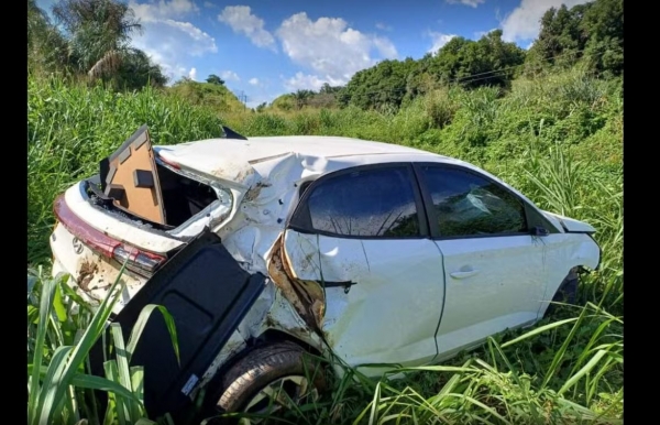 MOTORISTA PERDE O CONTROLE DA DIREÇÃO, CARRO SAI DA PISTA E PROVOCA GRAVE ACIDENTE NA BR-222 NO MA