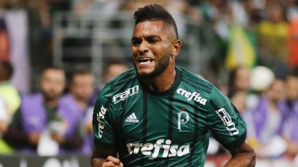 Palmeiras sobra, mantém 100% sobre São Paulo na arena e retoma ponta do Paulistão