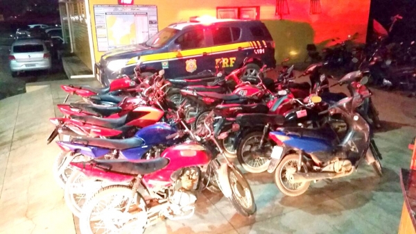 PRF APREENDE 15 MOTOCICLETAS EM ITINGA DO MARANHÃO 
