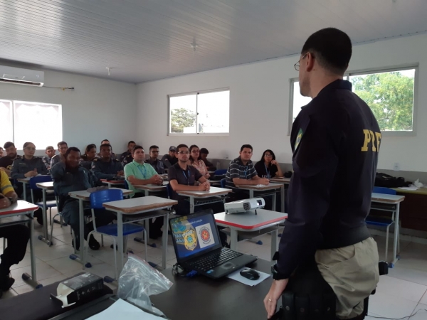 PRF ministra instrução sobre a Lei Seca e utilização do etilômetro para Polícia Militar, DETRAN e SETRAN em Imperatriz/MA