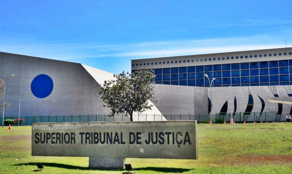 STJ aceita denúncia contra governador afastado do Rio de Janeiro