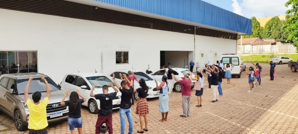 Fiéis fazem oração na upa de Açailândia no final de semana 