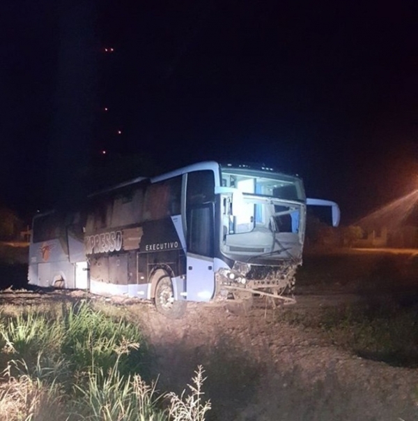 FIM DE SEMANA - Passageiro de ônibus surta e provoca acidente na BR-135 no MA