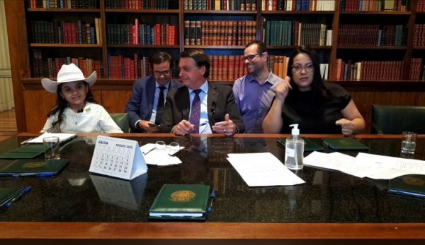 Bolsonaro descarta fim do seguro-defeso