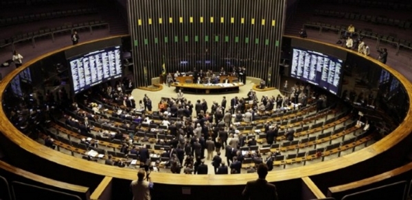 Câmara aprova em segundo turno PEC que limita gastos públicos por 20 anos