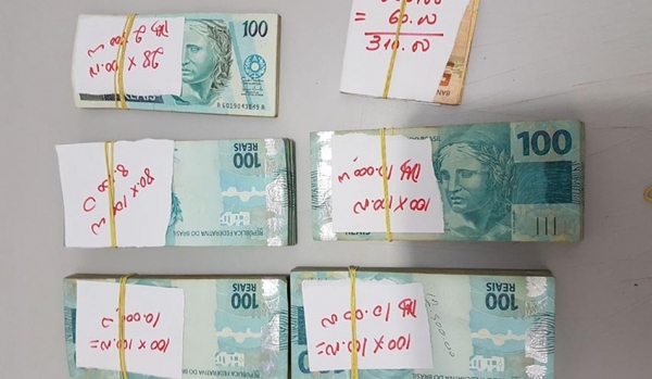 Morador de rua, preso por vandalismo, é encontrado com mais de R$ 40 mil