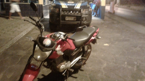 PRF persegue assaltantes armados e recupera duas motocicletas na BR-135