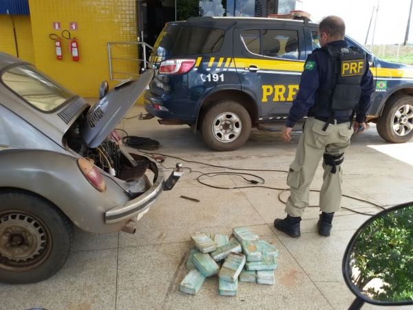 AÇAILÂNDIA - Casal é preso transportando droga avaliada em meio milhão de reais dentro de um Fusca