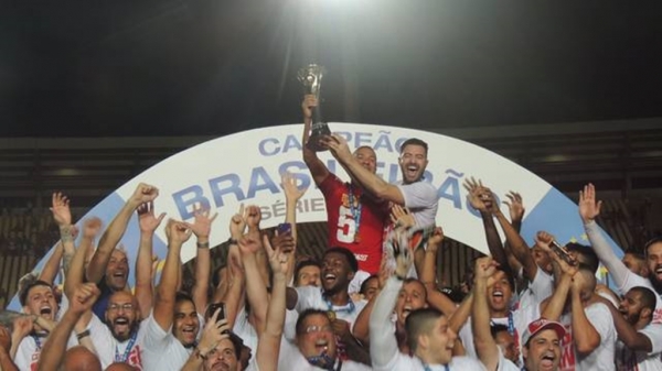 Náutico empata com o Sampaio Corrêa e é campeão da Série C