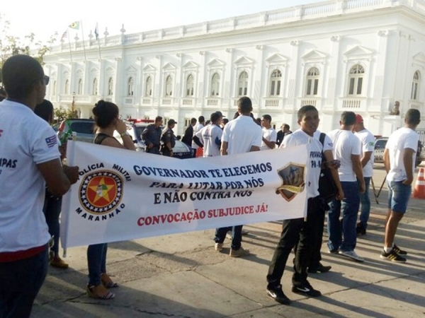Aprovados em concurso da PMMA protestam contra suspensão de curso