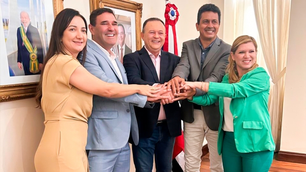 PREFEITO DE AÇAILÂNDIA EM AGENDA NA CAPITAL COM GOVERNADOR CARLOS BRANDÃO