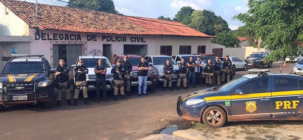 PRF apreende sete caminhonetes Hilux no Maranhão