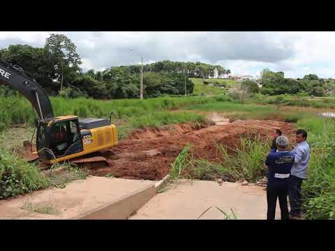 AÇAILÂNDIA – Prefeitura realiza limpeza dos canais da Lagoa do Joaquim 