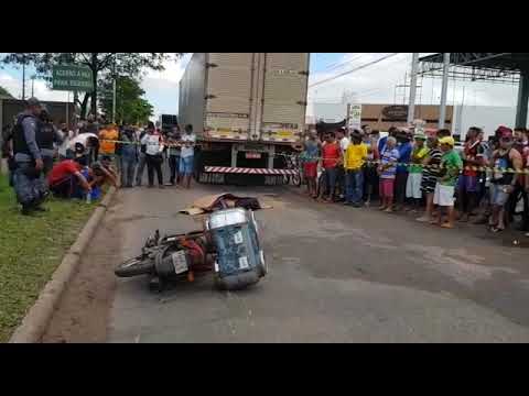 VÍDEO -  Colisão entre caminhão e motocicleta deixa um morto no acesso da BR-135, em São Luís-MA
