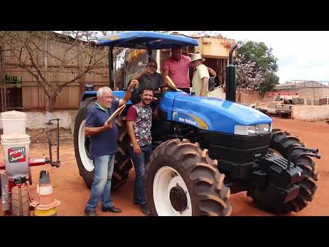 AÇAILÂNDIA – Prefeitura Municipal realiza entrega de trator 