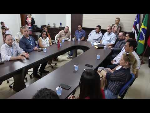 AÇAILÂNDIA NOVIDADE – Prefeito Aluísio Silva se reuni com representantes do Grupo Wyden Educacional para falar da implantação do curso de medicina.  