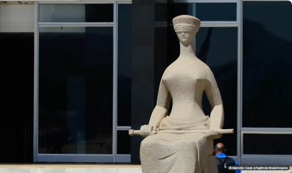 STF DESCRIMINALIZA PORTE DE MACONHA PARA USO PESSOAL