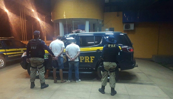 PRF apreende arma de fogo na BR-222, em Açailândia