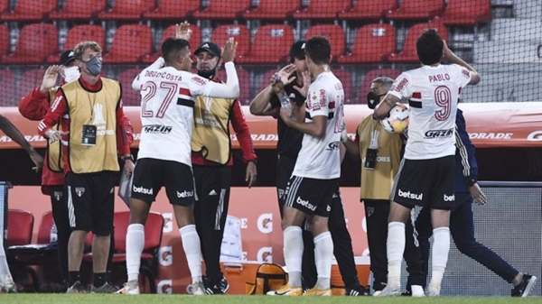 São Paulo perde para o River Plate na Argentina e é eliminado da Libertadores