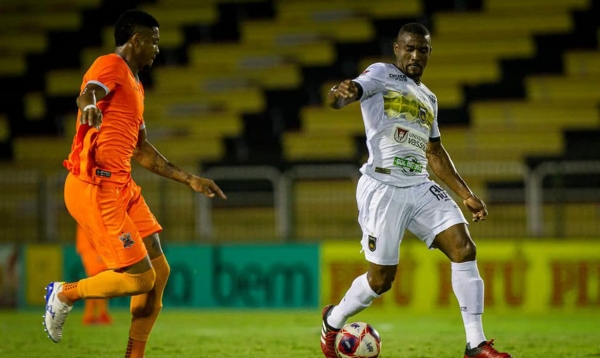 Volta Redonda vence e dorme na liderança do Carioca