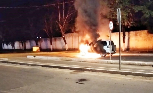 Vereador atropela mulheres e foge sem prestar socorro no MA; carro pegou fogo