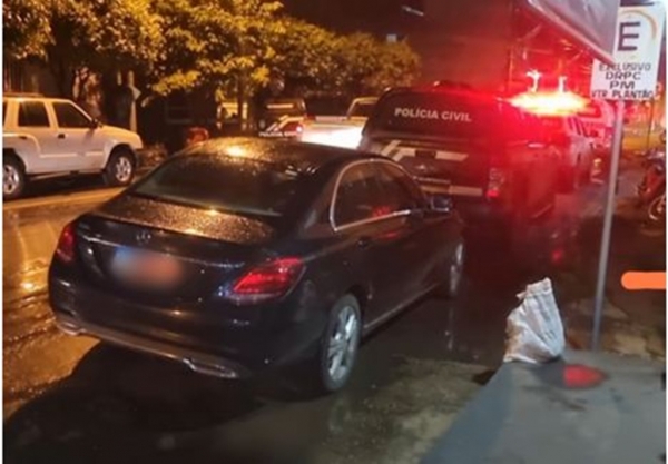Carro roubado no Pará é encontrado estacionado em Imperatriz