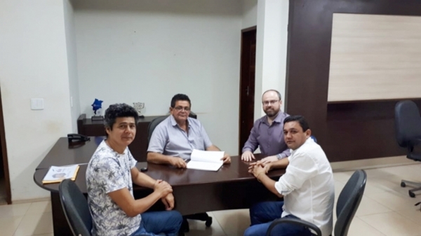 Prefeitura encaminha à Câmara Municipal o Projeto de Lei do plano de Carreira dos servidores da Educação.